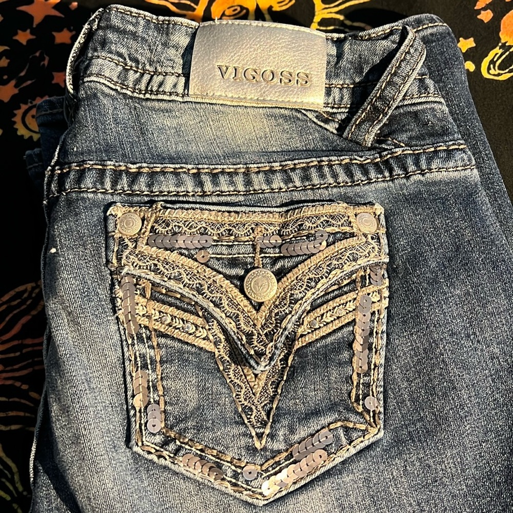EUC Vigoss bootcut jeans 👖 all bling in tact size 12. Length 33.
